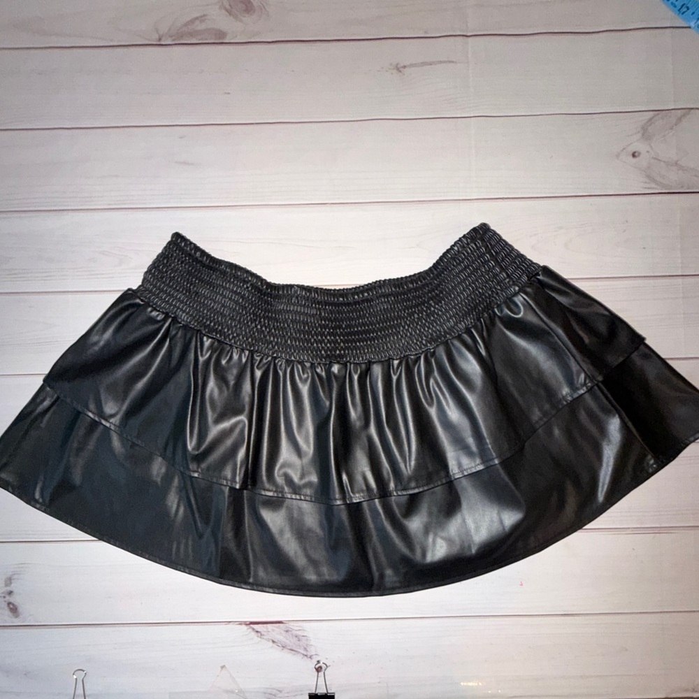 🖤 Black Faux Leather Tiered Mini Skirt | Size 20 | Smocked Waist | Cute + Edgy - Picture 3 of 13